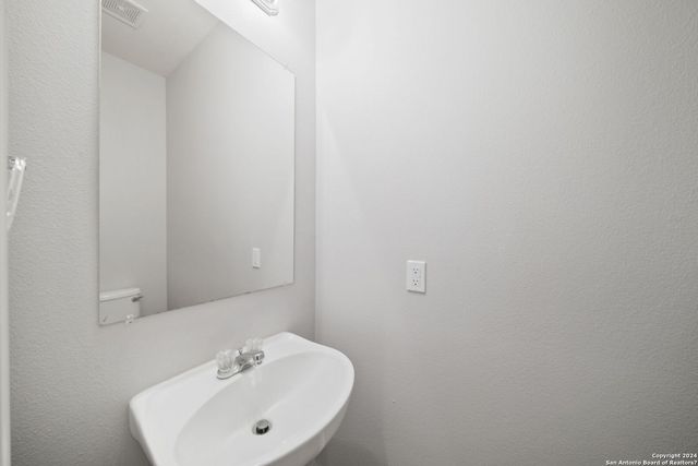 6410 Summit Oak Apt 4, San Antonio, TX 78229