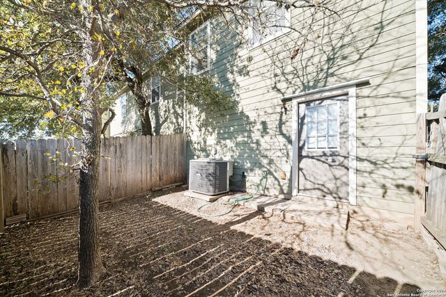 6410 Summit Oak Apt 4, San Antonio, TX 78229