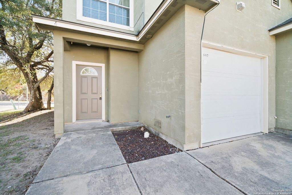 6410 Summit Oak Apt 4, San Antonio, TX 78229