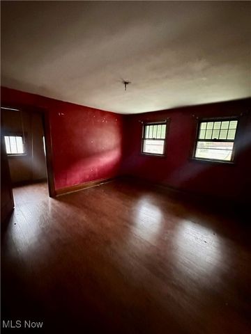 153 Carolina Avenue, Chester, WV 26034