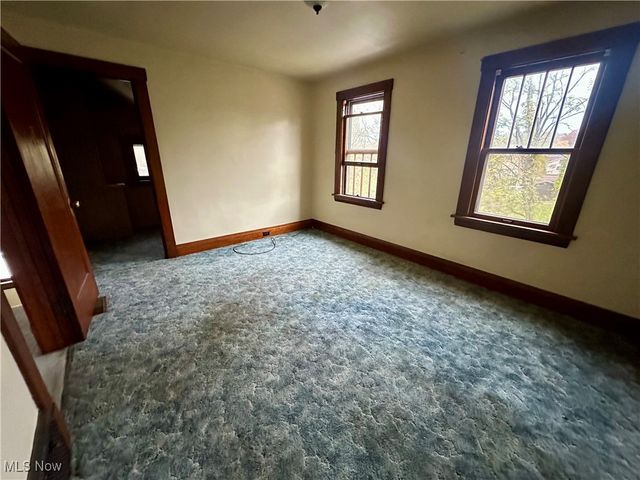 153 Carolina Avenue, Chester, WV 26034