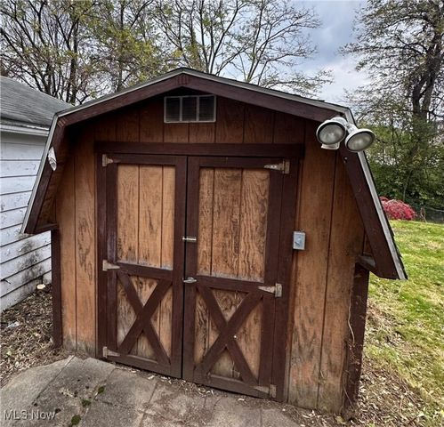 153 Carolina Avenue, Chester, WV 26034