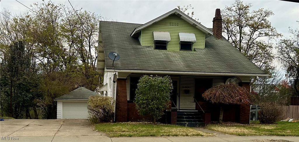 153 Carolina Avenue, Chester, WV 26034