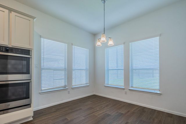11903 Oakwood Dr, Mont Belvieu, TX 77535