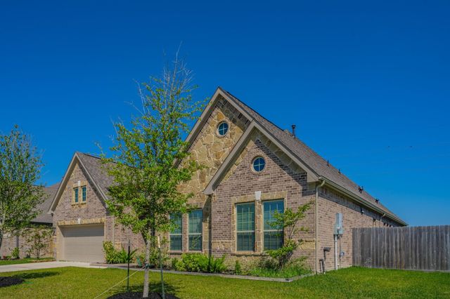 11903 Oakwood Dr, Mont Belvieu, TX 77535