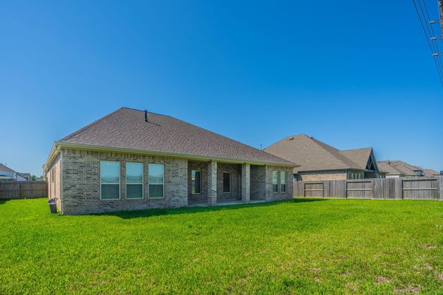11903 Oakwood Dr, Mont Belvieu, TX 77535
