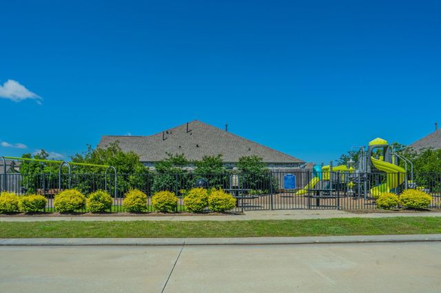 11903 Oakwood Dr, Mont Belvieu, TX 77535