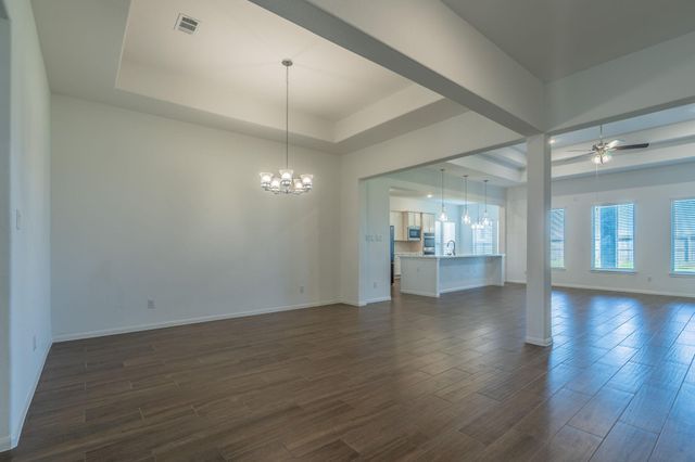 11903 Oakwood Dr, Mont Belvieu, TX 77535