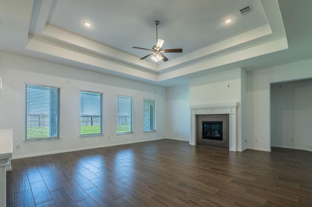 11903 Oakwood Dr, Mont Belvieu, TX 77535