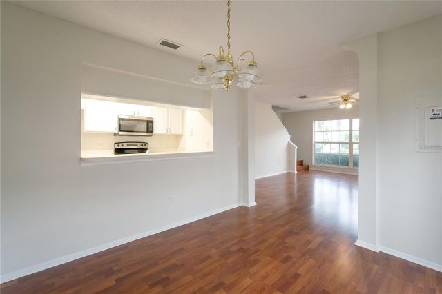 523 KENSINGTON LAKE N, Brandon, FL 33511