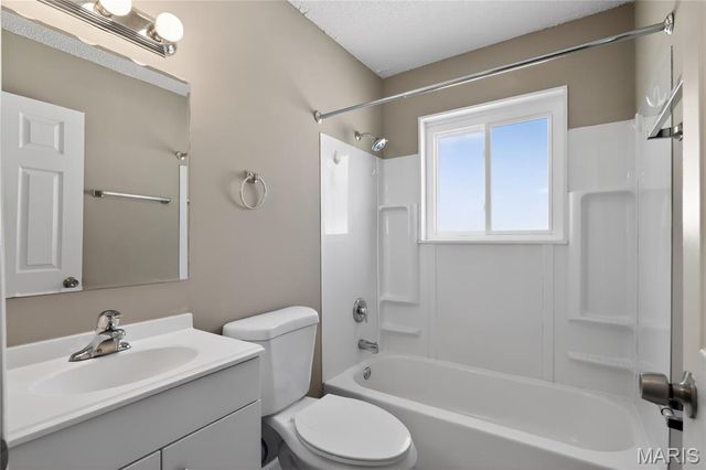12109 La Padera Lane, St Louis, MO 63033