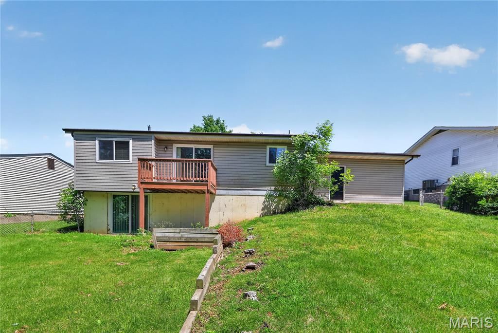 12109 La Padera Lane, St Louis, MO 63033