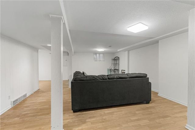 10401 Askew Avenue, Kansas City, MO 64137