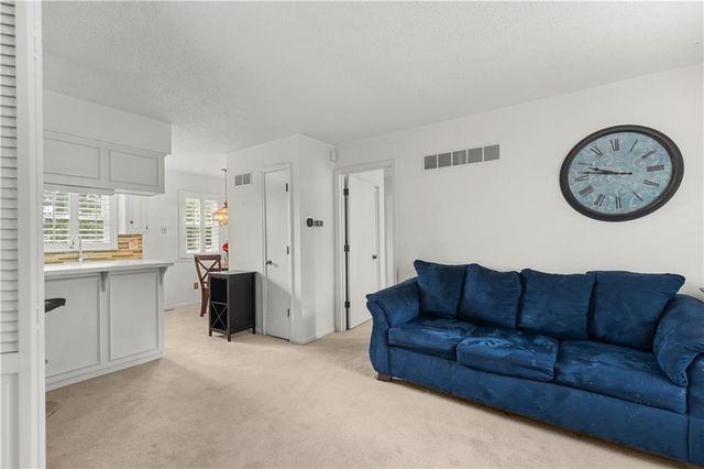 10401 Askew Avenue, Kansas City, MO 64137