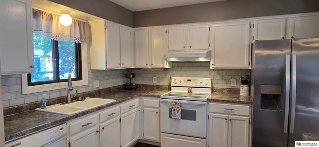 6139 NW 10th Street, Lincoln, NE 68521
