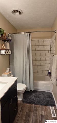 6139 NW 10th Street, Lincoln, NE 68521