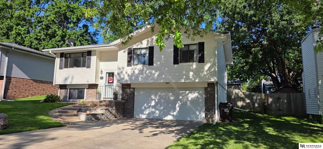 6139 NW 10th Street, Lincoln, NE 68521