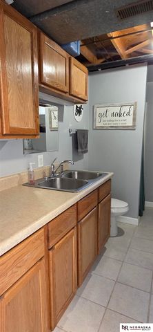 6139 NW 10th Street, Lincoln, NE 68521