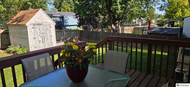 6139 NW 10th Street, Lincoln, NE 68521