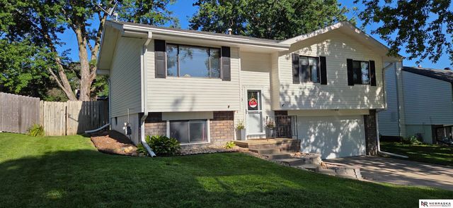 6139 NW 10th Street, Lincoln, NE 68521