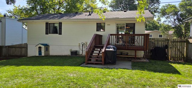 6139 NW 10th Street, Lincoln, NE 68521