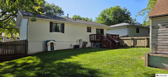 6139 NW 10th Street, Lincoln, NE 68521