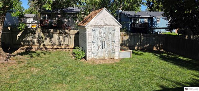 6139 NW 10th Street, Lincoln, NE 68521