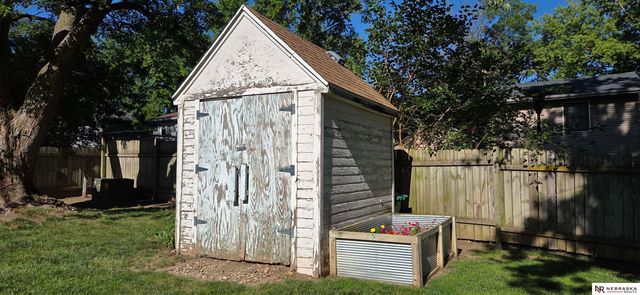 6139 NW 10th Street, Lincoln, NE 68521
