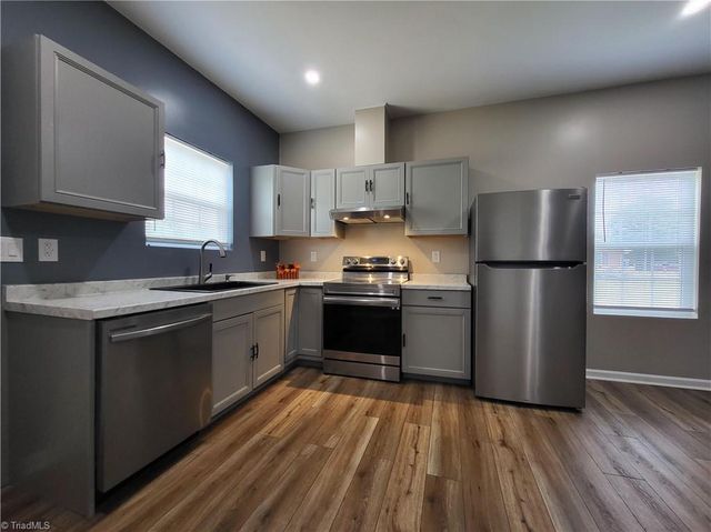 12 Forest Hill Road, Lexington, NC 27295