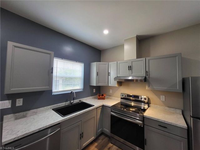 12 Forest Hill Road, Lexington, NC 27295