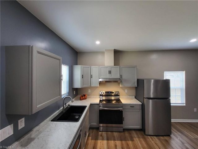 12 Forest Hill Road, Lexington, NC 27295