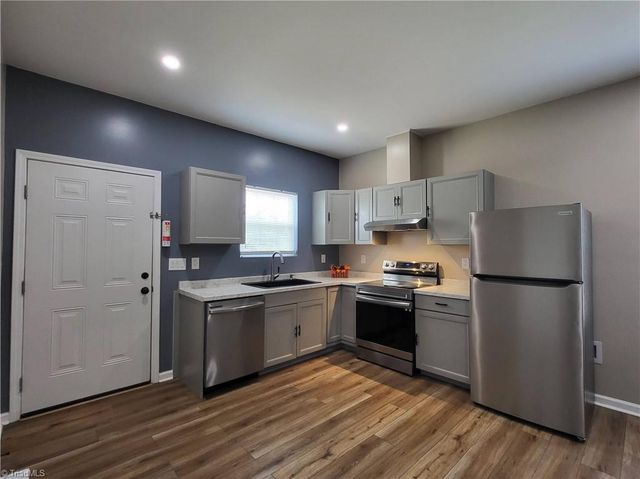 12 Forest Hill Road, Lexington, NC 27295
