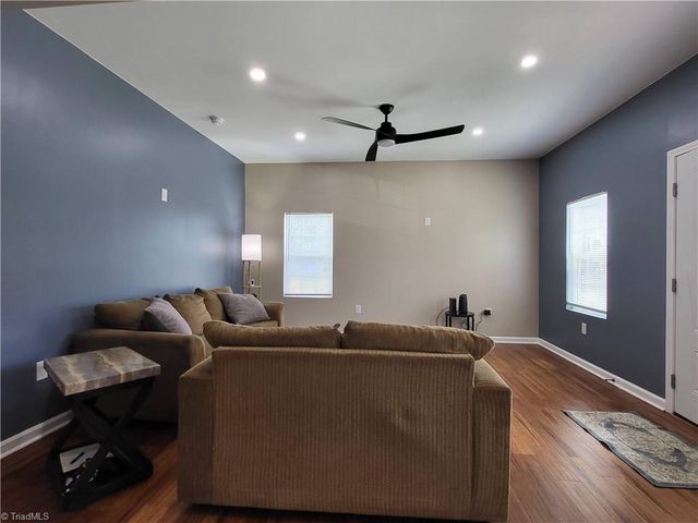 12 Forest Hill Road, Lexington, NC 27295