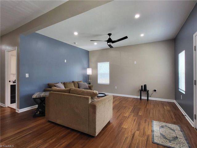 12 Forest Hill Road, Lexington, NC 27295