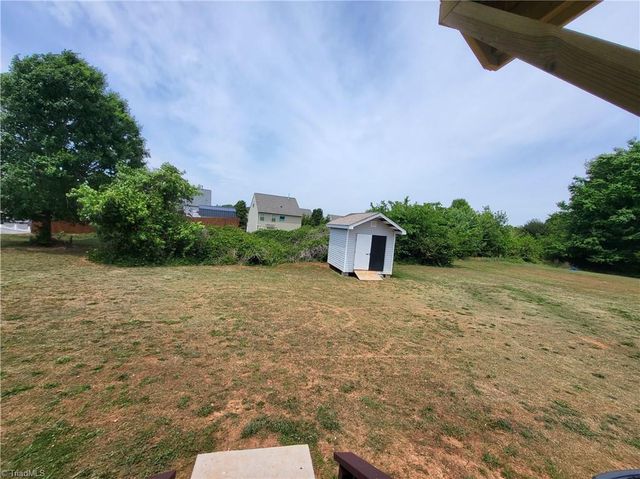 12 Forest Hill Road, Lexington, NC 27295