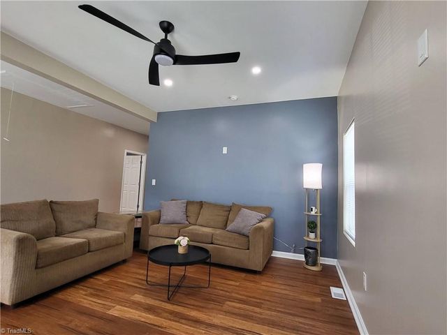 12 Forest Hill Road, Lexington, NC 27295