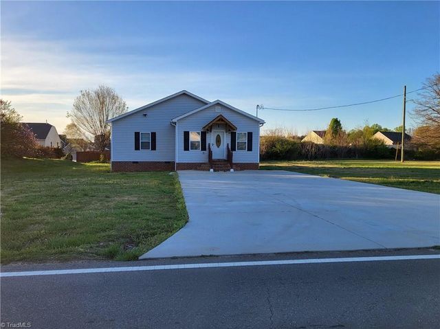 12 Forest Hill Road, Lexington, NC 27295