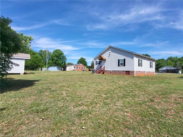 12 Forest Hill Road, Lexington, NC 27295