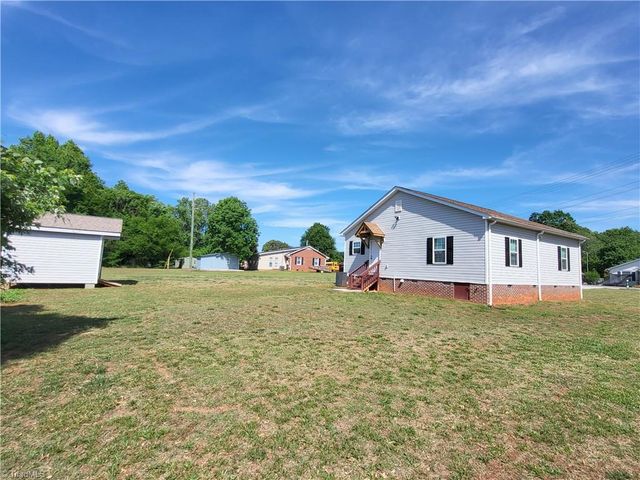 12 Forest Hill Road, Lexington, NC 27295