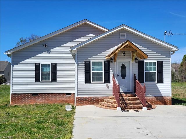 12 Forest Hill Road, Lexington, NC 27295