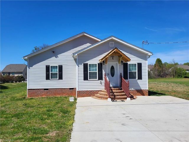 12 Forest Hill Road, Lexington, NC 27295
