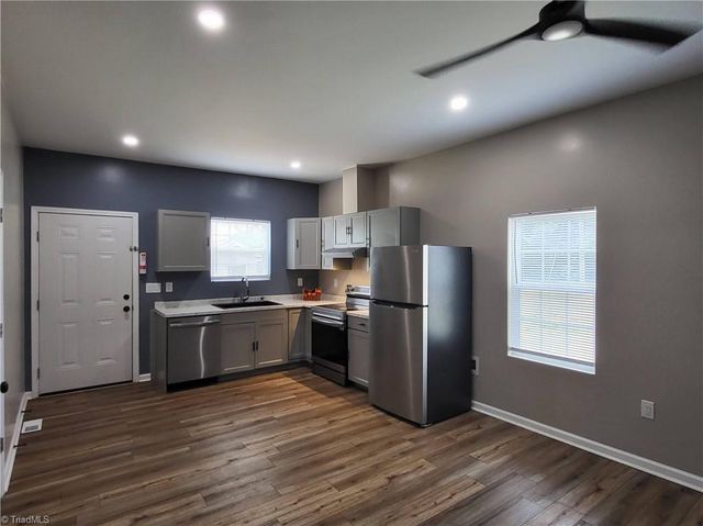 12 Forest Hill Road, Lexington, NC 27295