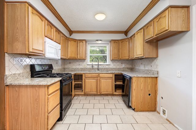 2200 Clover Park Drive, Arlington, TX 76013