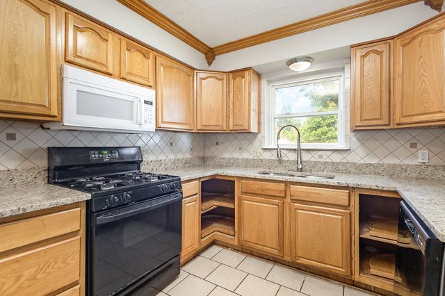 2200 Clover Park Drive, Arlington, TX 76013