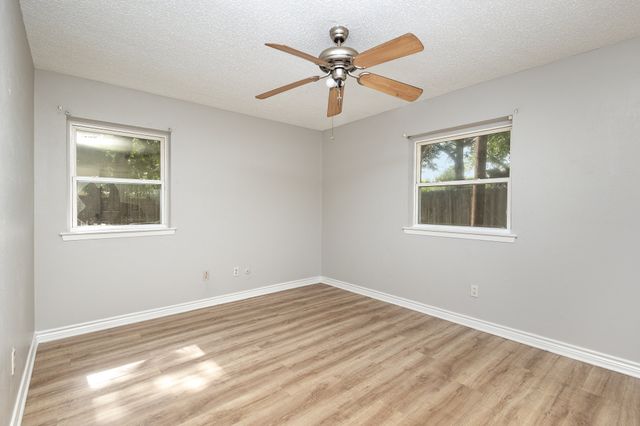 2200 Clover Park Drive, Arlington, TX 76013