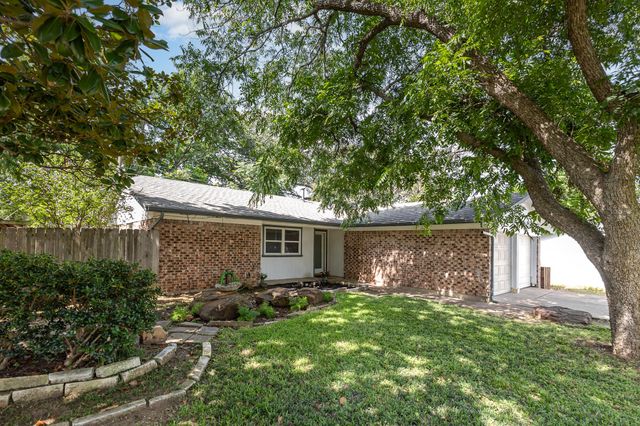 2200 Clover Park Drive, Arlington, TX 76013