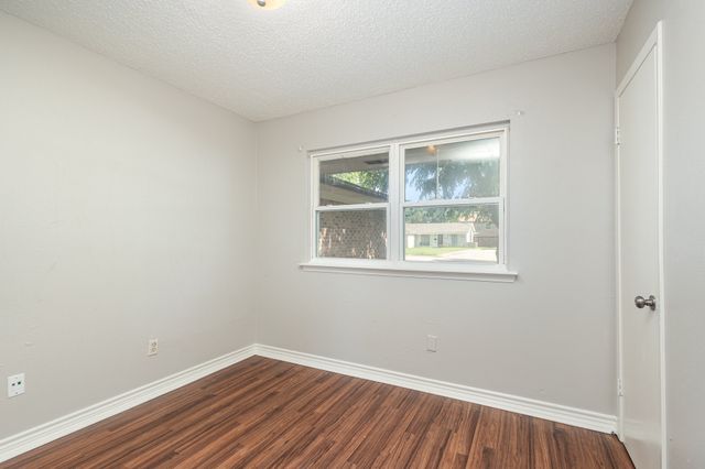 2200 Clover Park Drive, Arlington, TX 76013