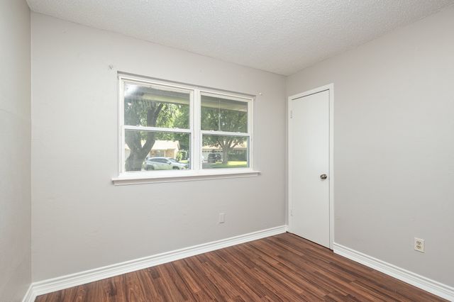2200 Clover Park Drive, Arlington, TX 76013