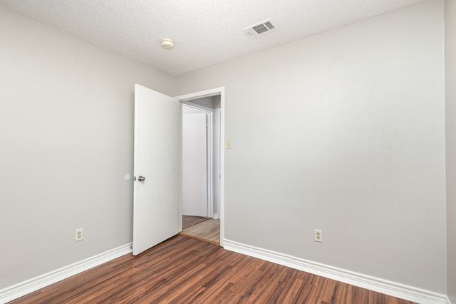 2200 Clover Park Drive, Arlington, TX 76013