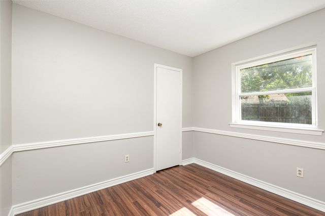 2200 Clover Park Drive, Arlington, TX 76013